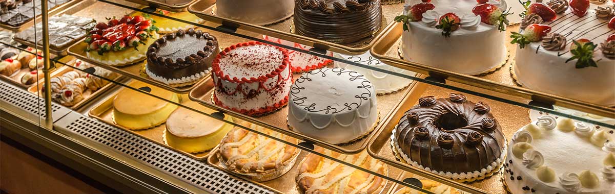 Cake shops use Fancor cake showcase