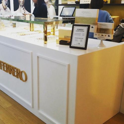Ferrero Rocher use Fancor jewellery box showcase, display chocolate. 金沙朱古力, 朱古力展示櫃